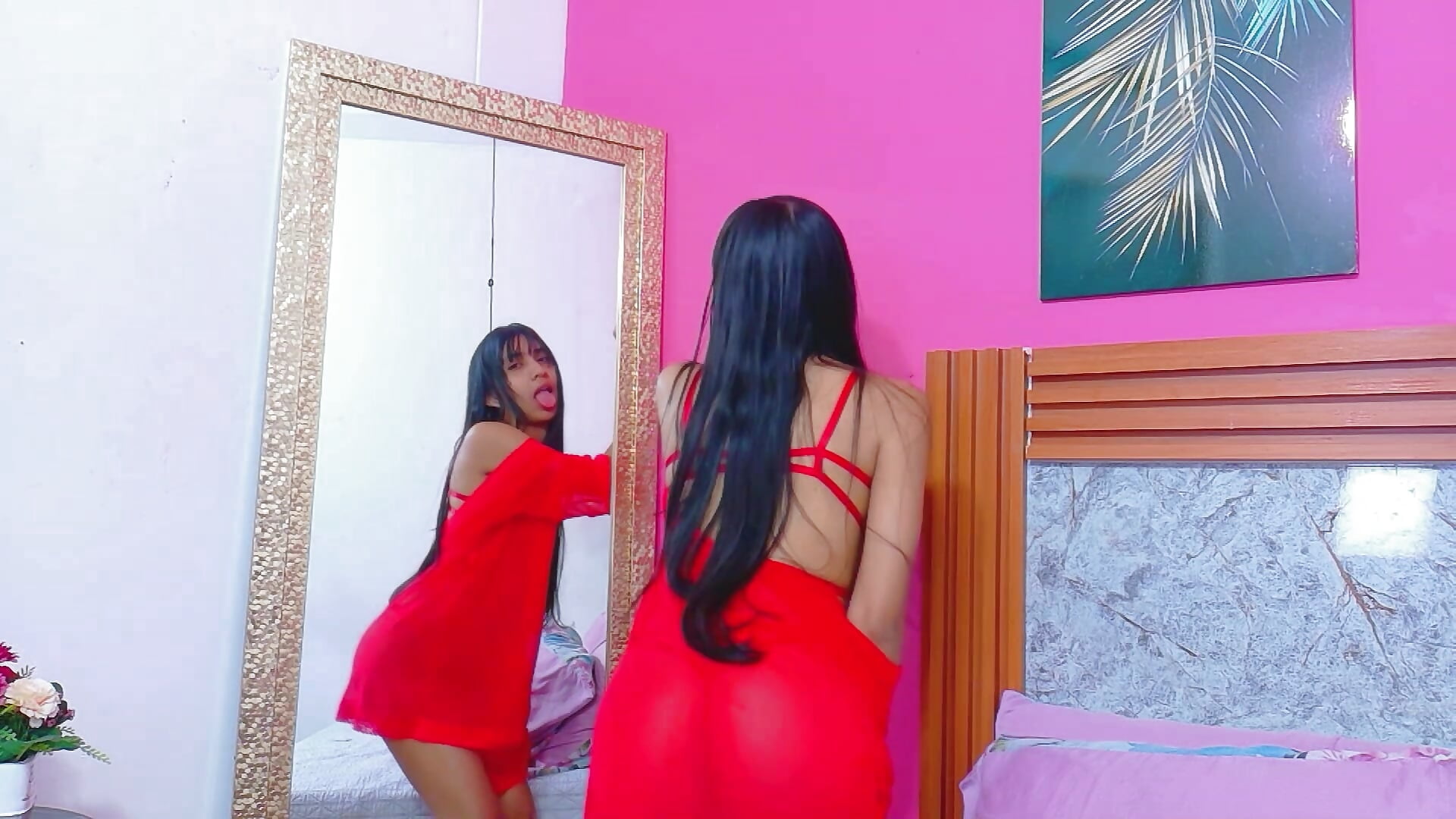 I love dancing while you watch me. 😏🍑🔥 - video by littlee_emilyy_ cam model