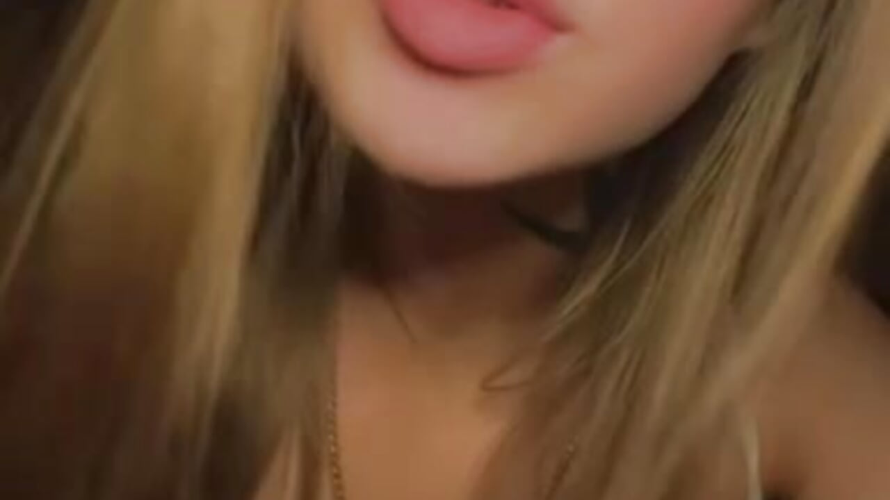 My eyes are so green on the cell, this is never transmitted)) I'm your witch👀💚 - video by Jess_Lui cam model