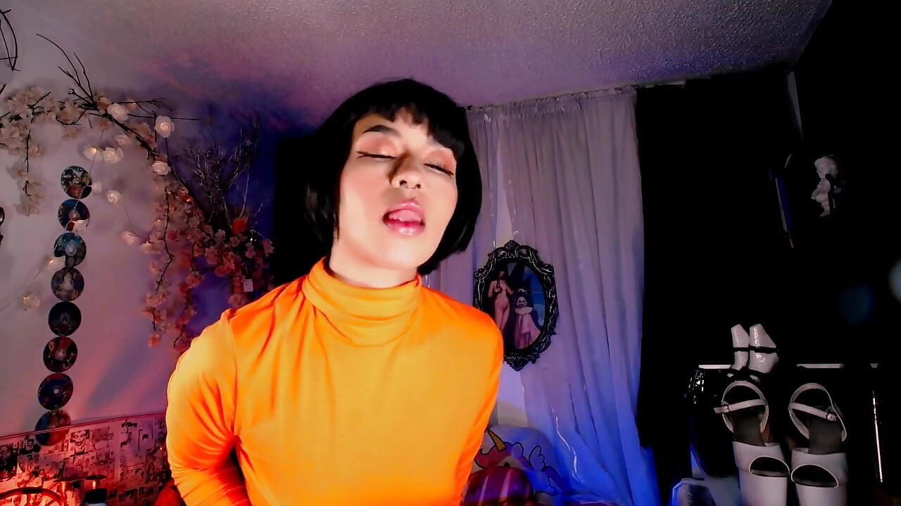 velma - video by kitty_roxy cam model