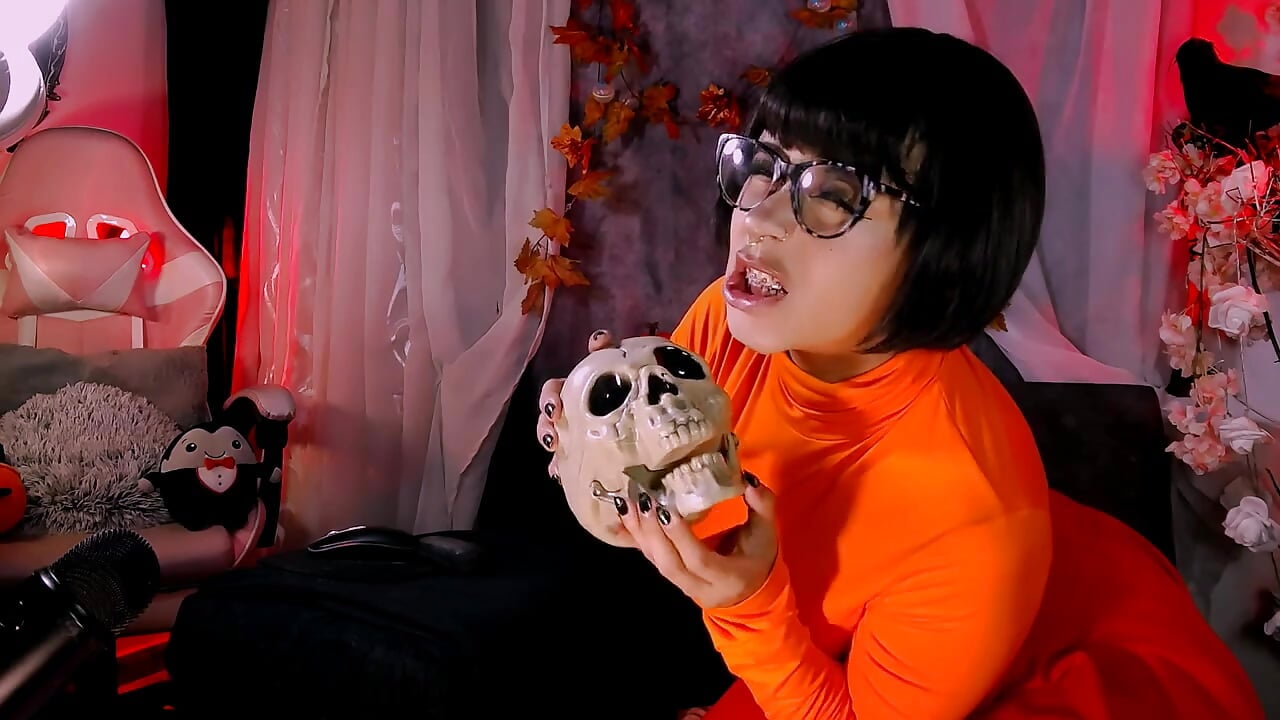 velma - video by kitty_roxy cam model