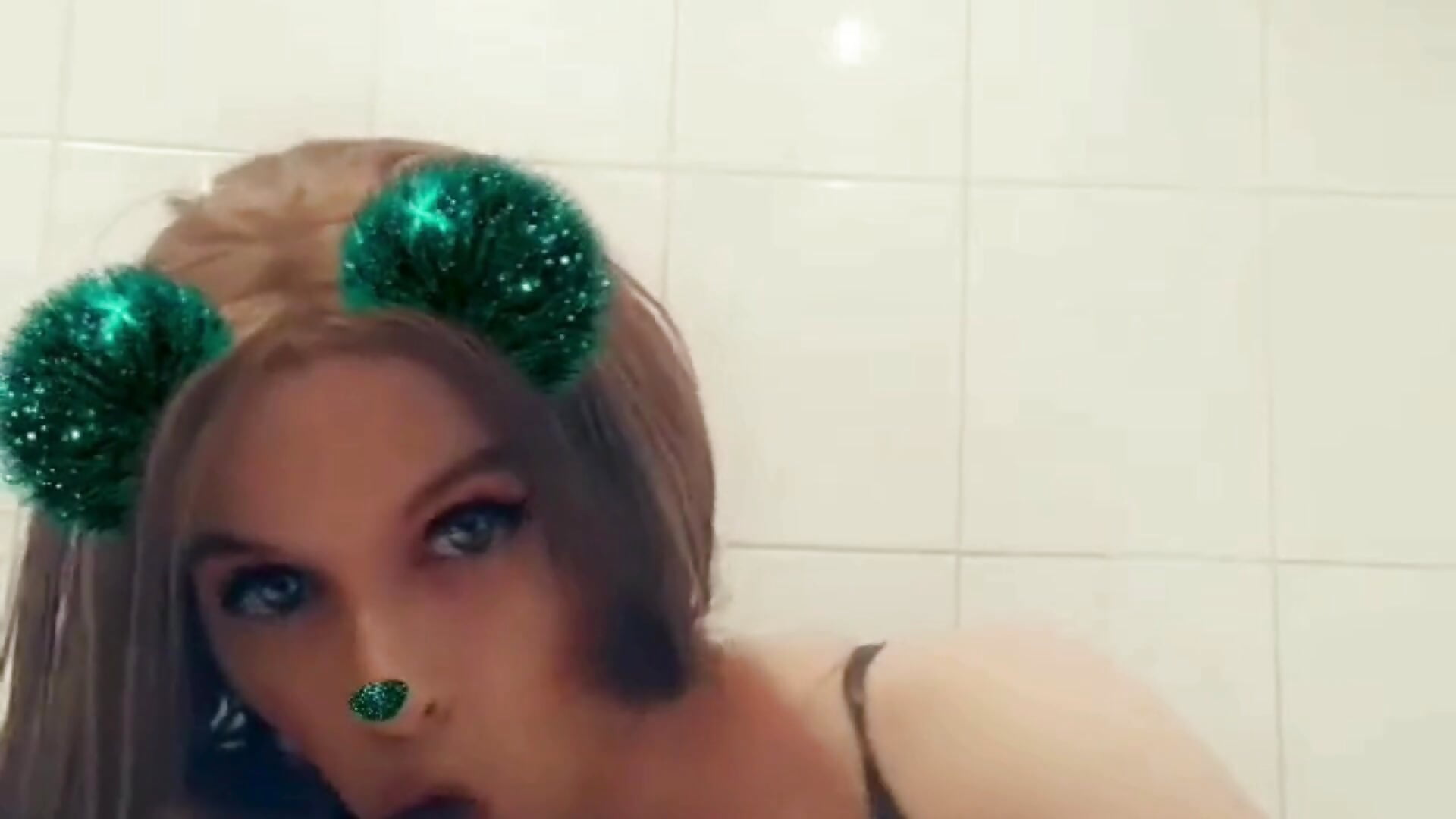 elfo de amor y paz - video by cutesweeetrobinsex cam model