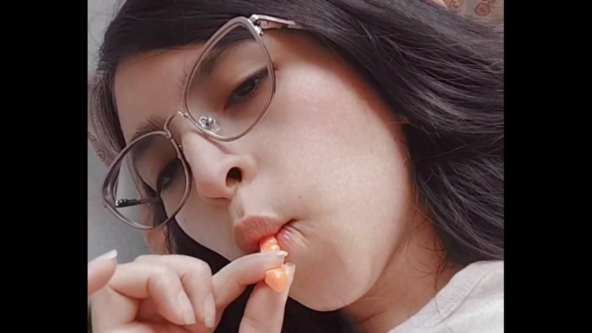 Your sweet between my tongue - video by Eva_Macalliter cam model