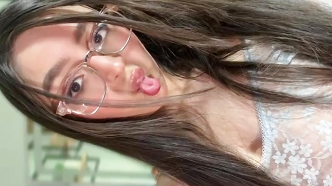 “Today I want to be your little temptation.” – video af Eva_Macalliter cam-model