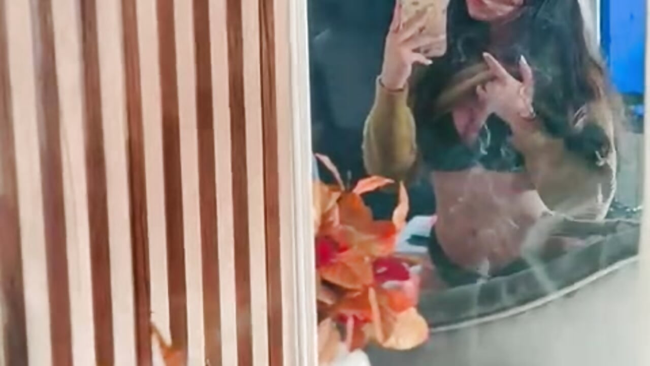 “Just a minute with me” — filmik Eva_Macalliter, modela(-lki) na kamerkach