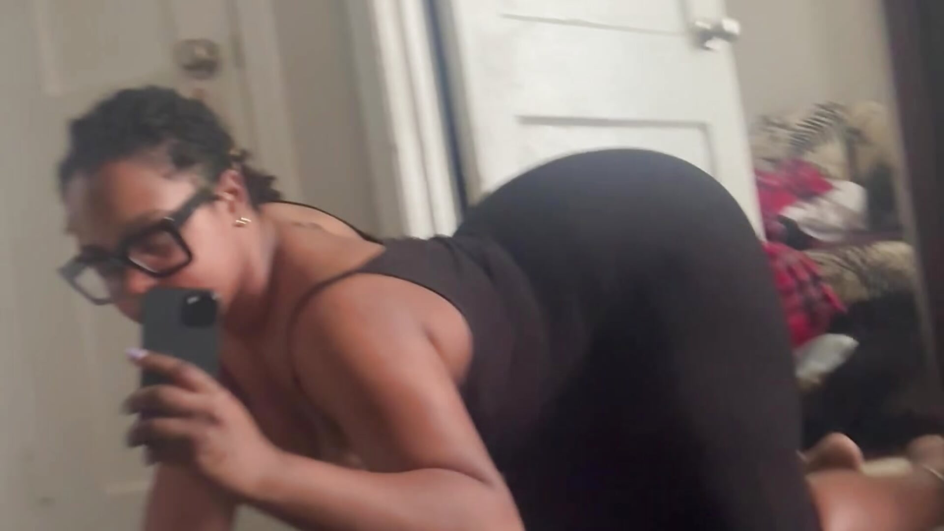 On all fours 👅 - video di MsTsunamix3 modella di cam