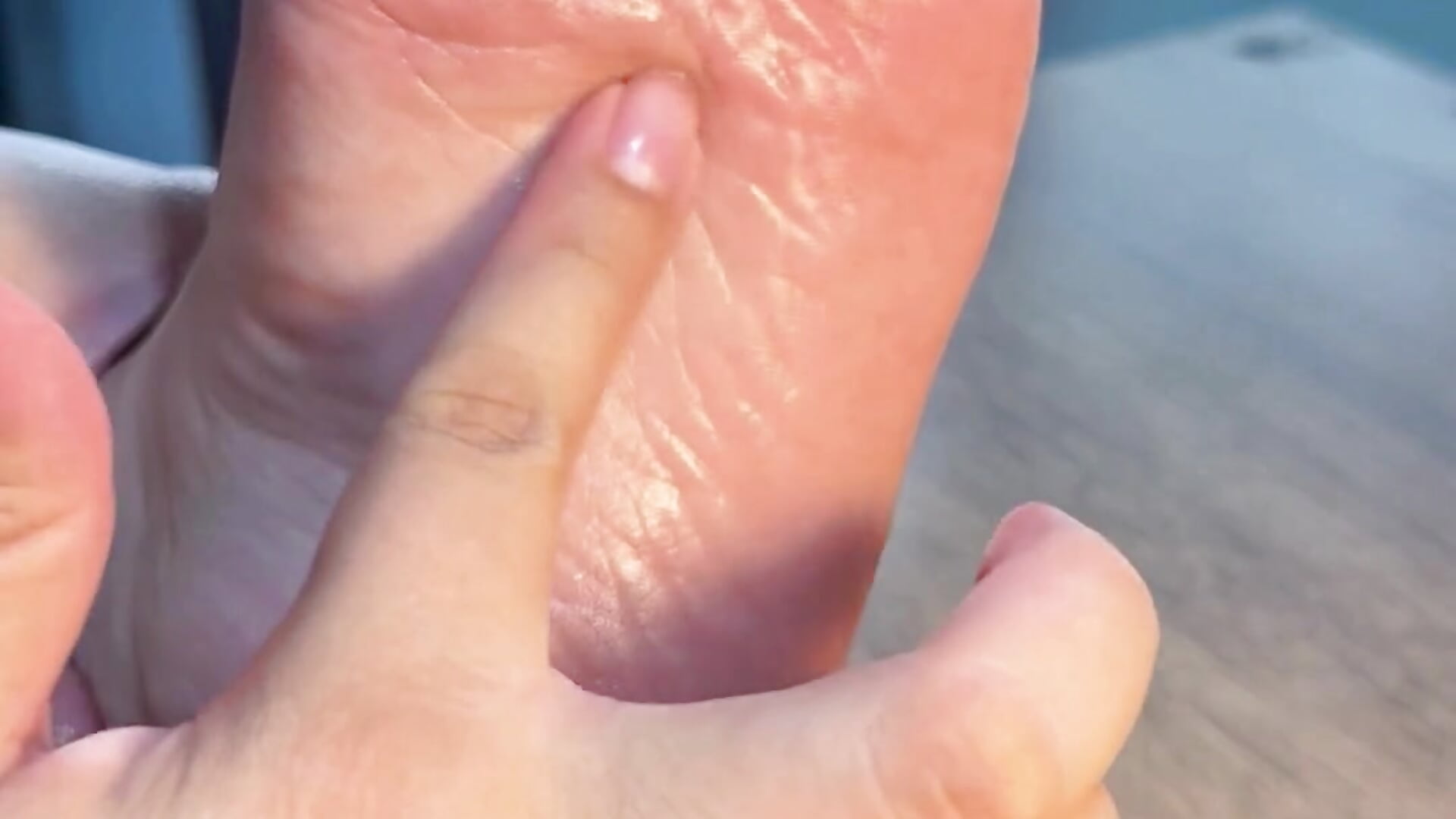 Massaging my feet with oil 🤤💦