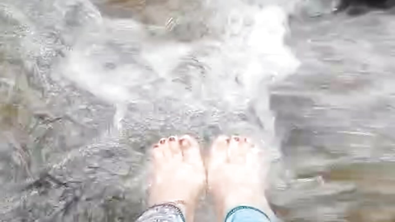 BarefootVibes 🍃 - vídeo de la modelo de cam tinaclark_