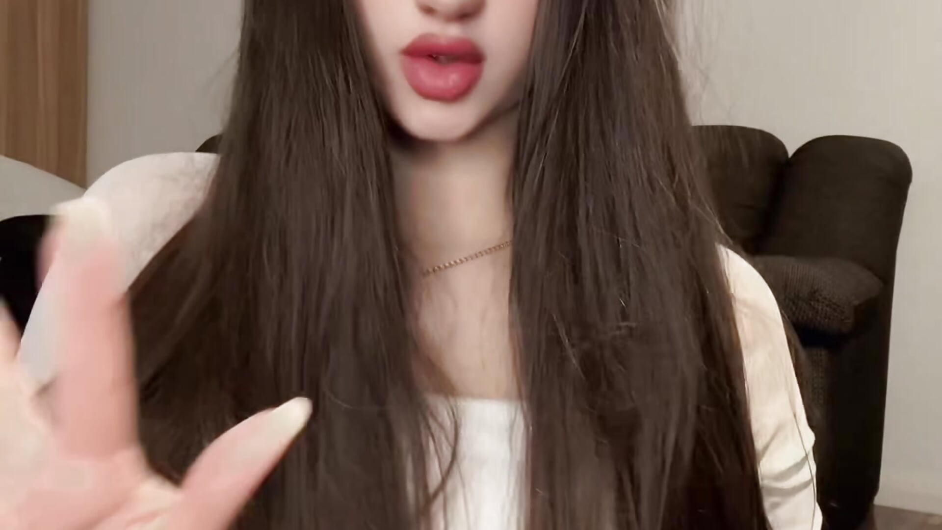 Money brings comfort, but not complete peace. So learn to enjoy life here and now.💸💵💶 - vídeo de Fortune_888 modelo de câmara