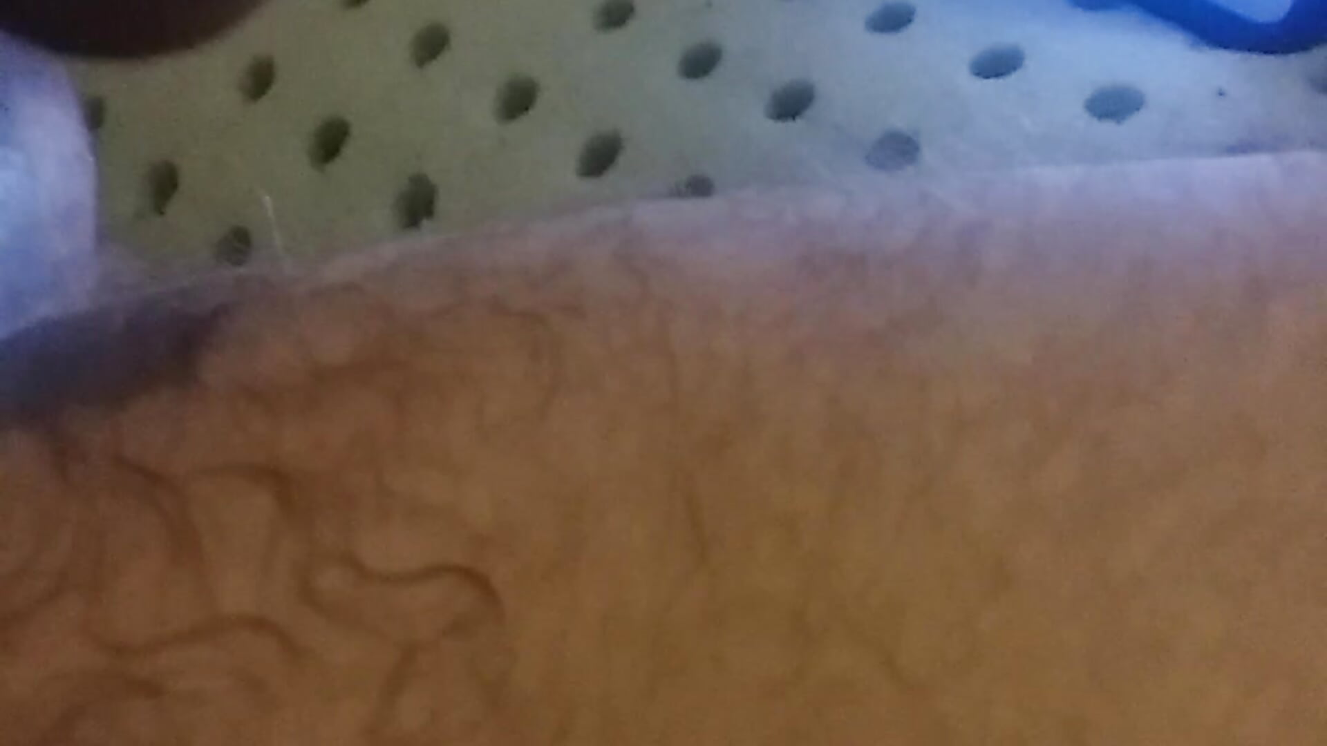 Slowly cuming on my leg