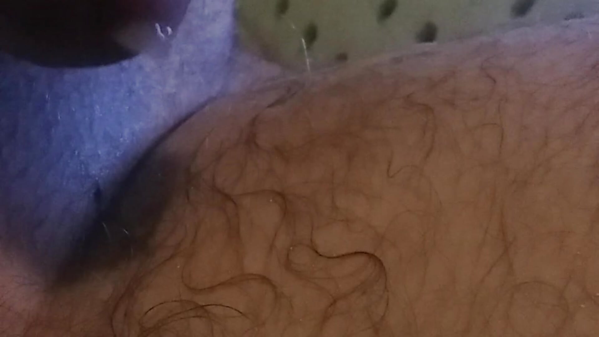 Slowly cuming on my leg