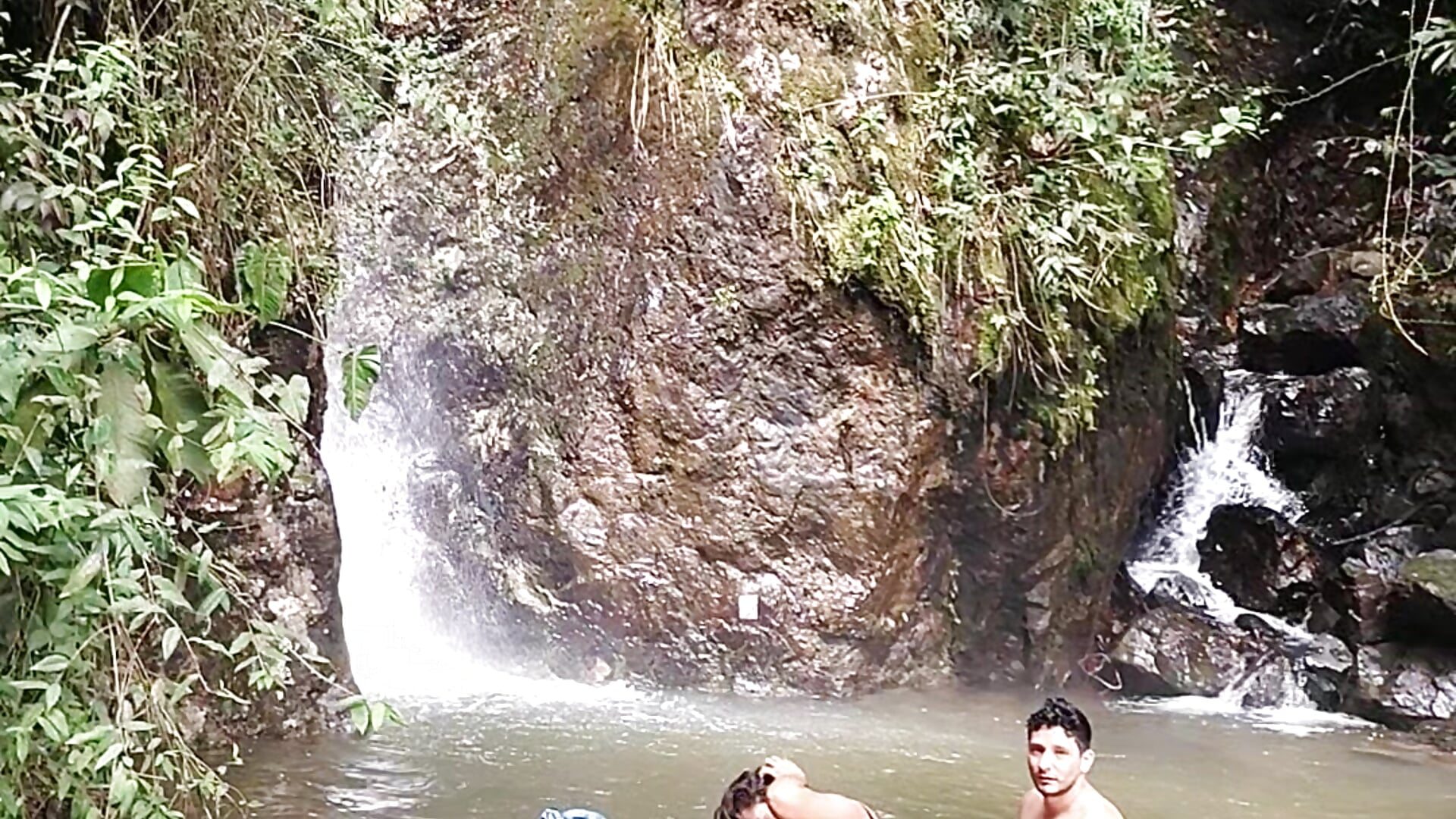 Waterfall fuck - Briiiaa 캠 모델의 동영상