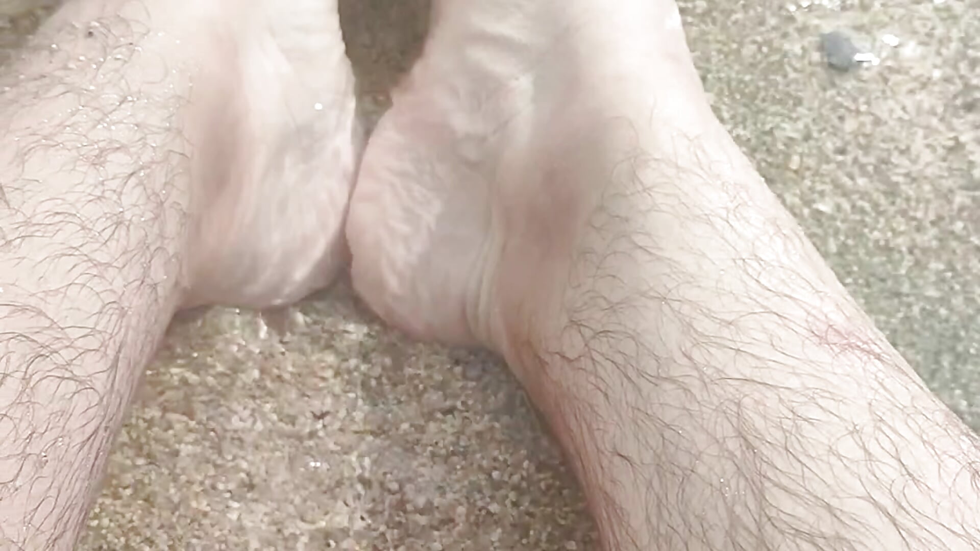 a foot massage on the beach - video av JUANDIAMONDS98 cam-modell