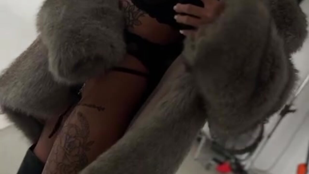 fur coat, big tits, full lips, glasses, underwear mmm - video by Patricia_Cox cam model