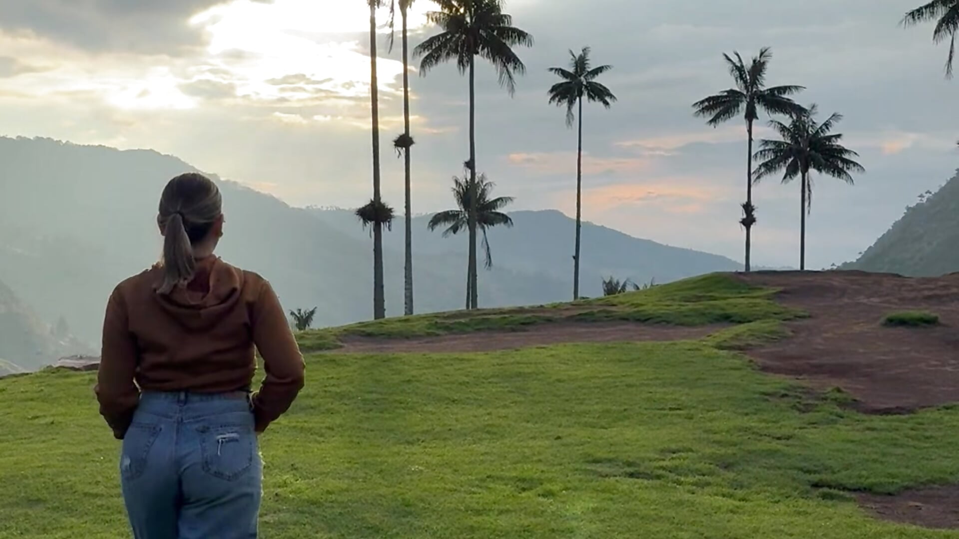 A beautiful landscape of the cócora valley COLOMBIA 🇨🇴 - video by Danielavegax cam model