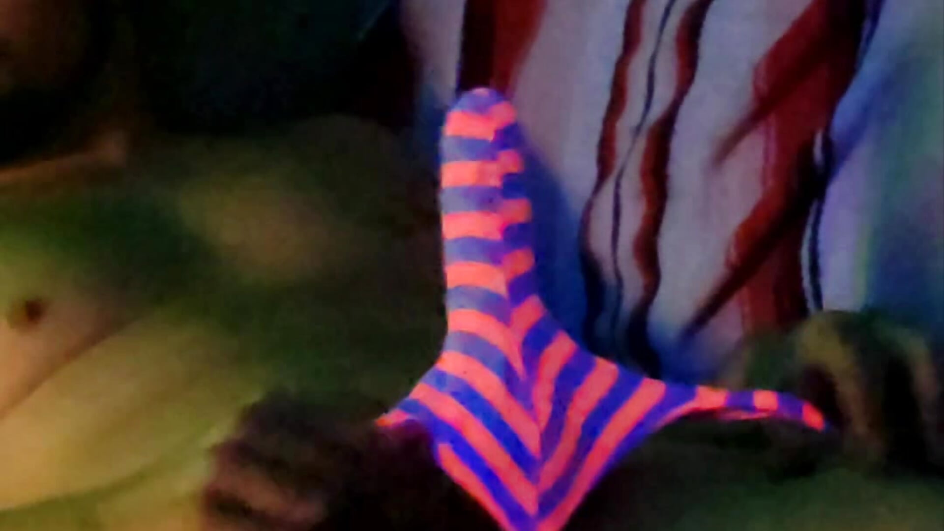 cliffhanger - video by HandsumHungDaddy cam model