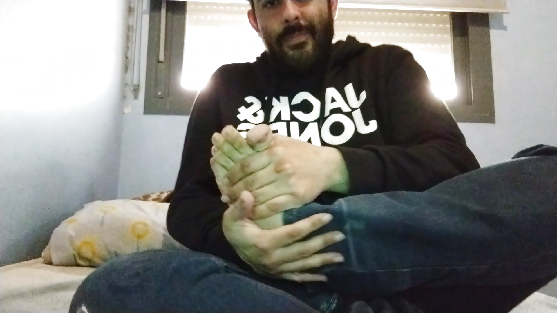 foot fetish - foot sucking and footjob - video by Fatbear-xavi cam model