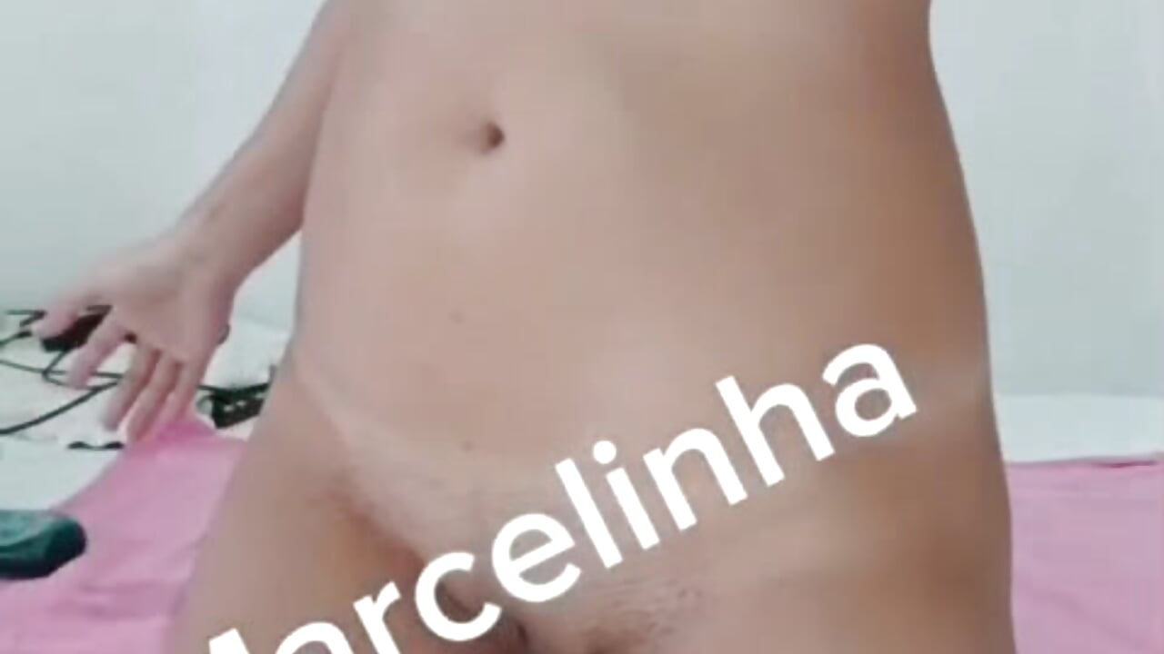 passando oleo no corpo - Vídeo de marcelinha30, modelo de vídeos