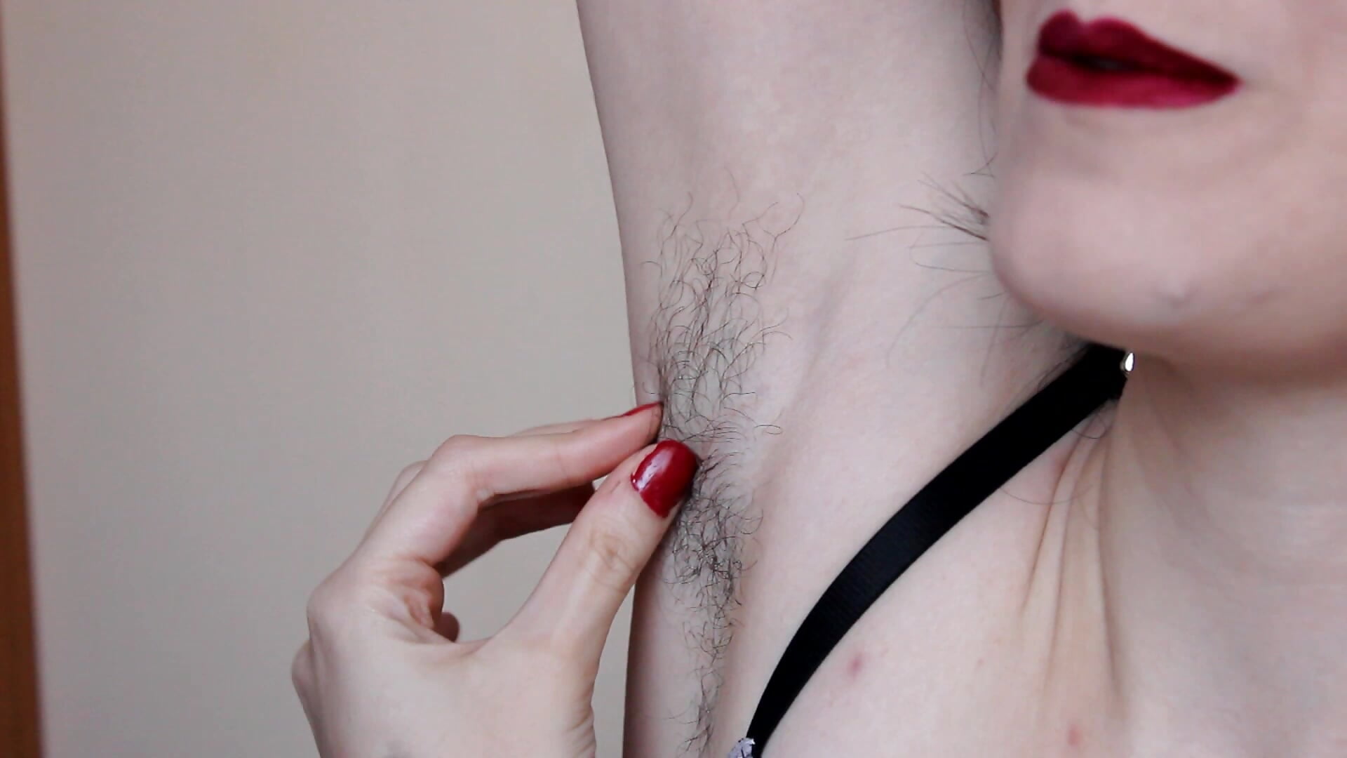 Hairy Armpits Licking and Shaving – video od webkamerové modelky talia_bloodina