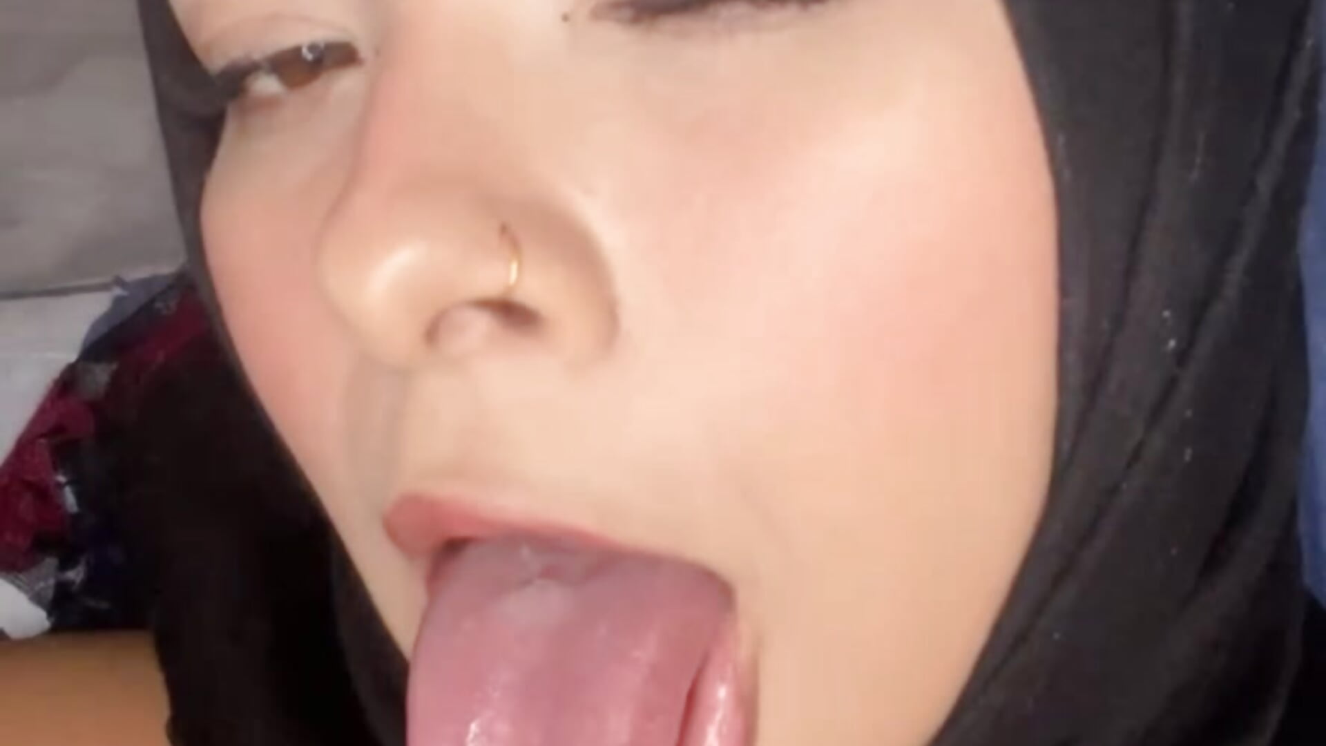 Make cum on my hijab