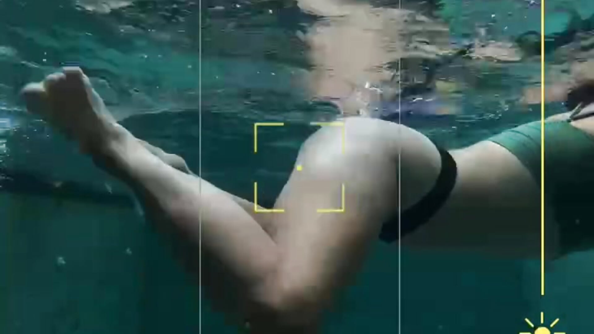 Swim in pool－カメラキャストのLadyDiLancasterの動画