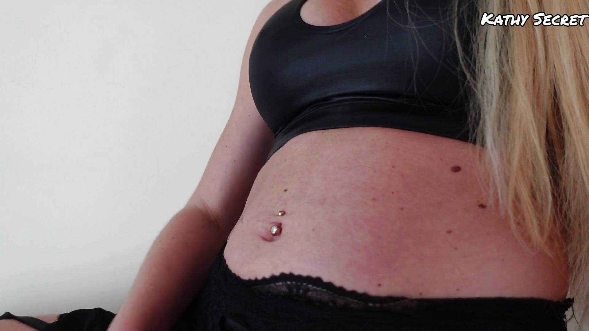 JOI: Stiefmutter fickt Stiefsohn! Jetzt wird er eingeritten! - video by Kate-monroe cam model