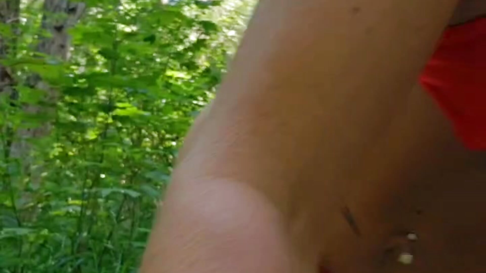 Notgeile Milf überflutet den Wald mit Squirt  #squirting