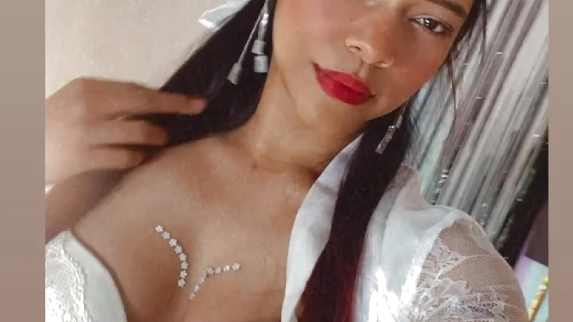 White - video by Alliz_Collette cam model