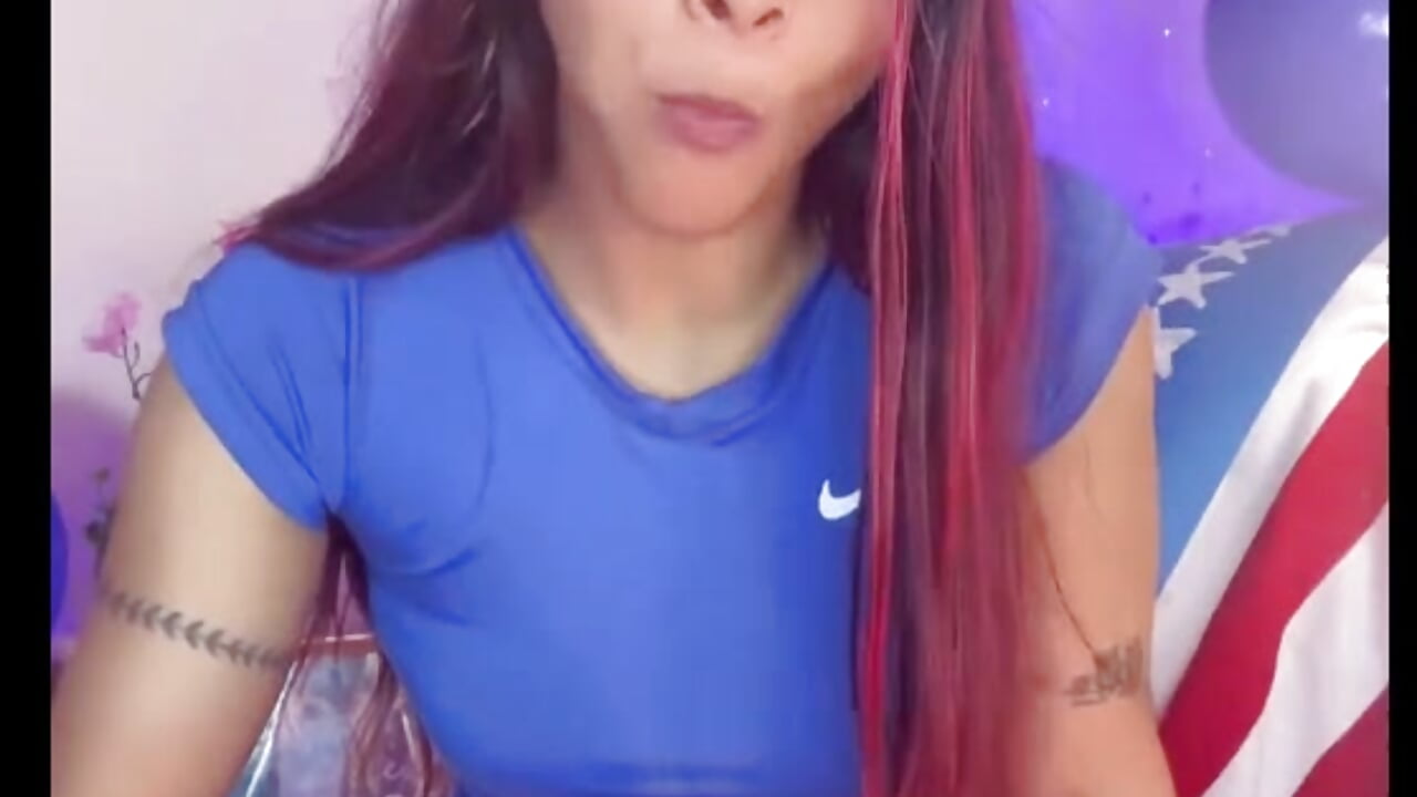 eating hotdogs. lol July 4th - video by Alliz_Collette cam model