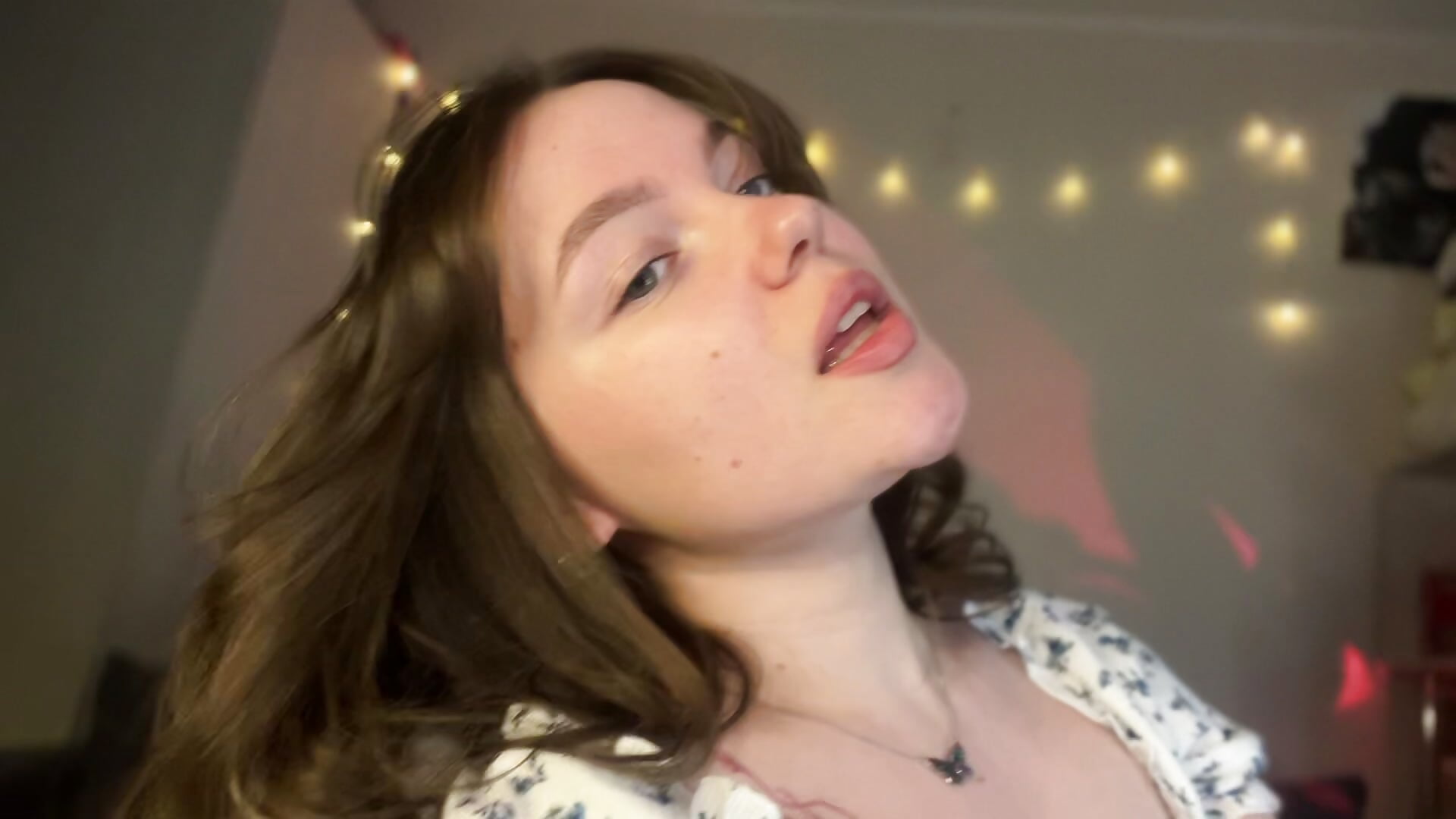 I'm making faces to the music hehe - milkbun_x主播的视频