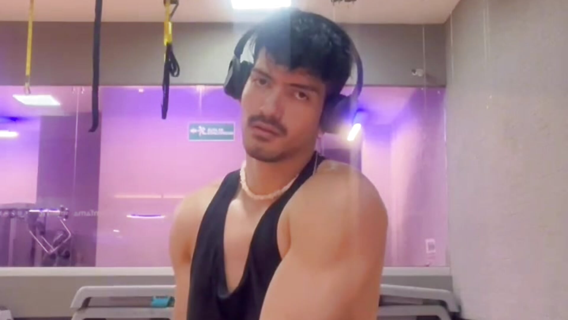 Russian Twist 💪🏻 - video oleh bbbeachboy kamera model