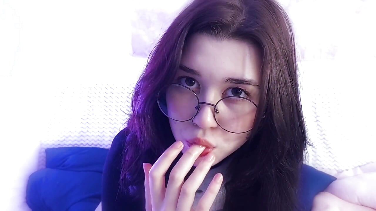 Finger Sucking - Kayleigh_Polanski 的视频