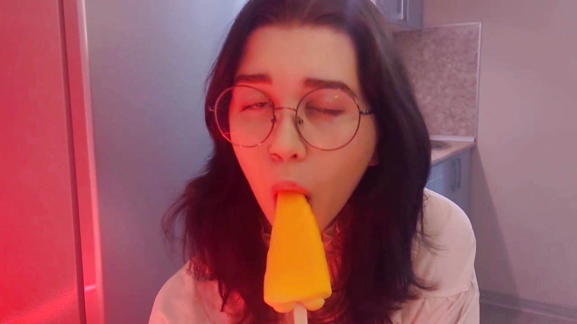 Eating an ice cream - Kayleigh_Polanski 的视频