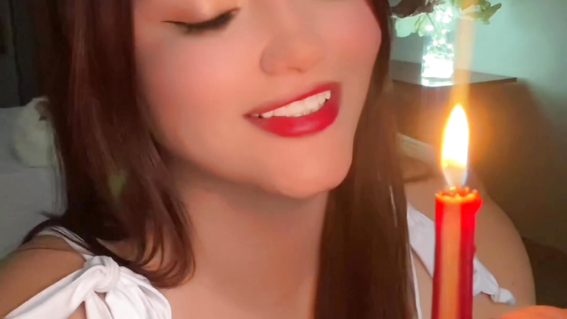 Whisper 🕯️🎄 - vídeo de la modelo de cam KiimTyler_