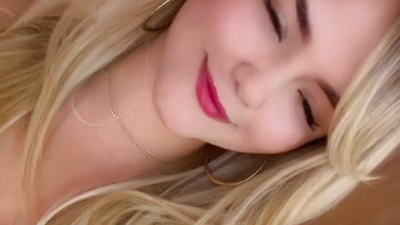 Blonde Doll’s Dirty Secret - vídeo de la modelo de cam KiimTyler_