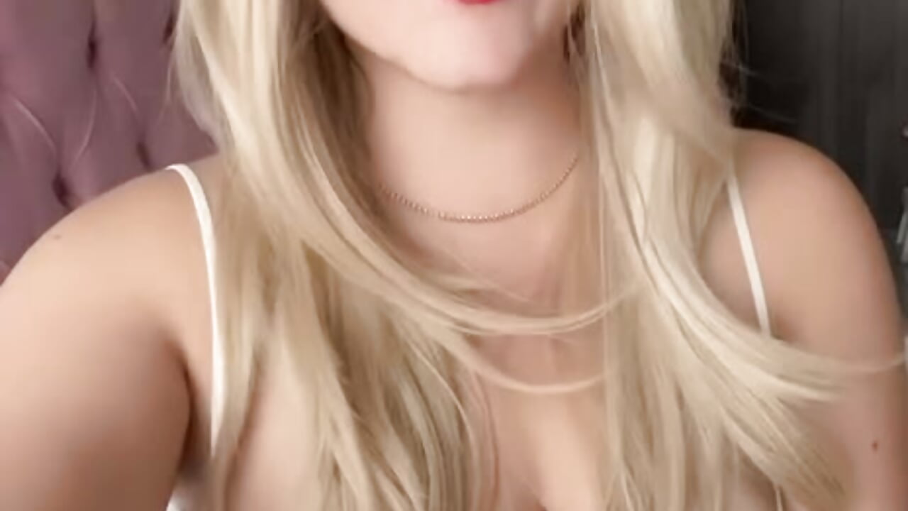 Sweet Blonde Doll 💖 - vídeo de la modelo de cam KiimTyler_