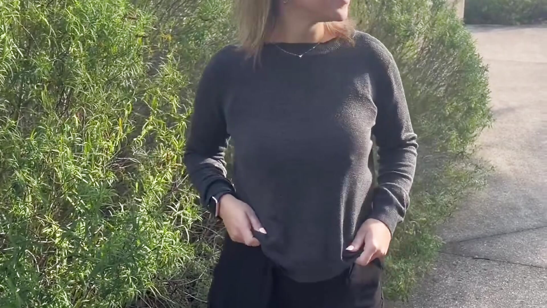 Flash boobs outdoor 🤭