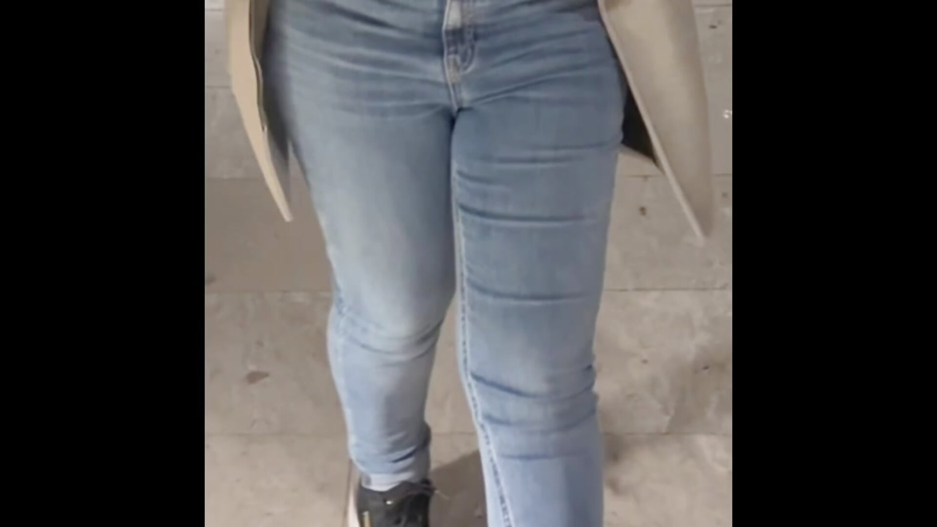 Flash boobs outdoor 🤭