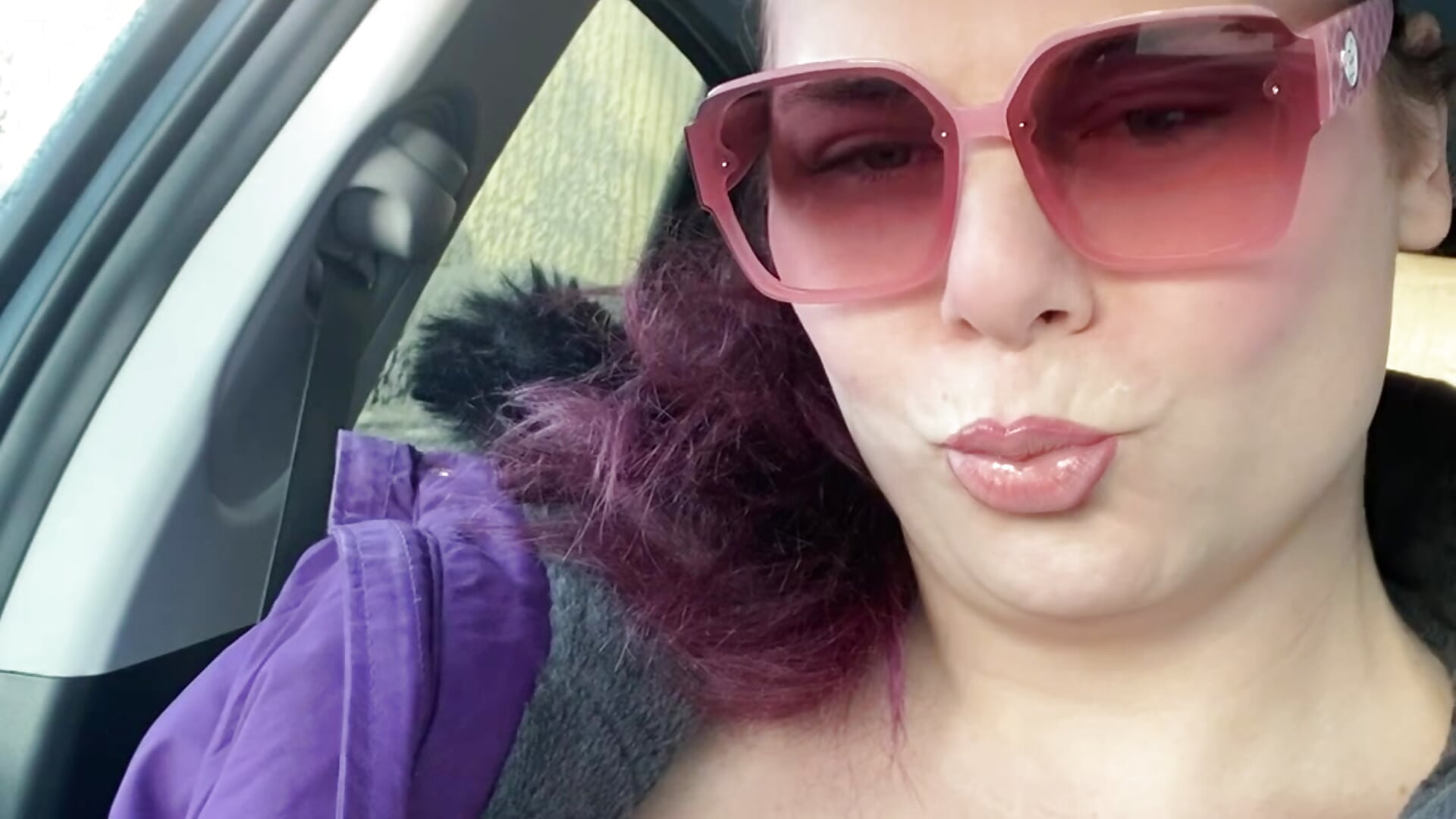 Feeling myself before gym - video by KevieWantsABoobJob cam model