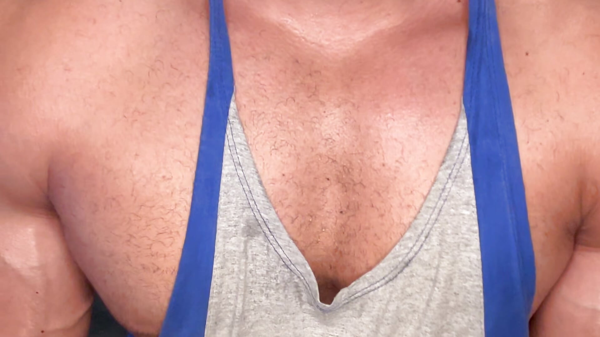 flexing for a fan - video oleh model kamera Mikehotk1
