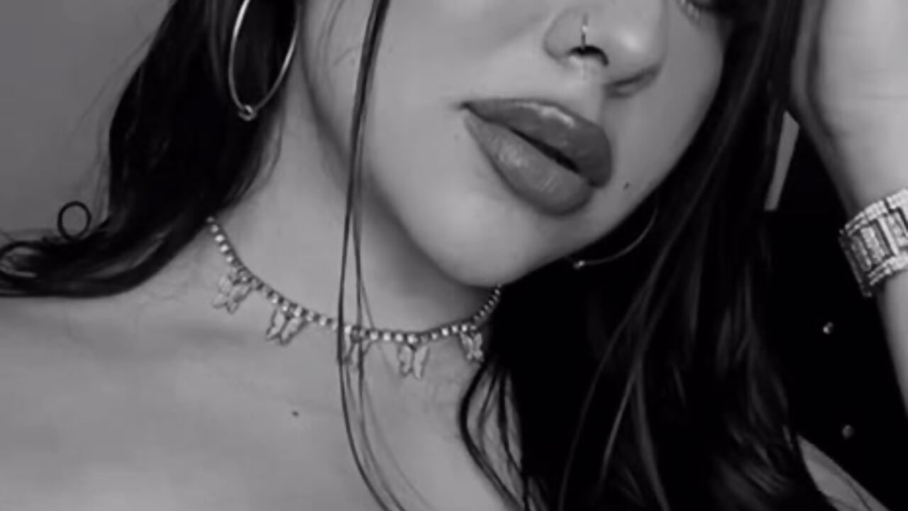 . - vidéo du modèle de showcams Ni_colle