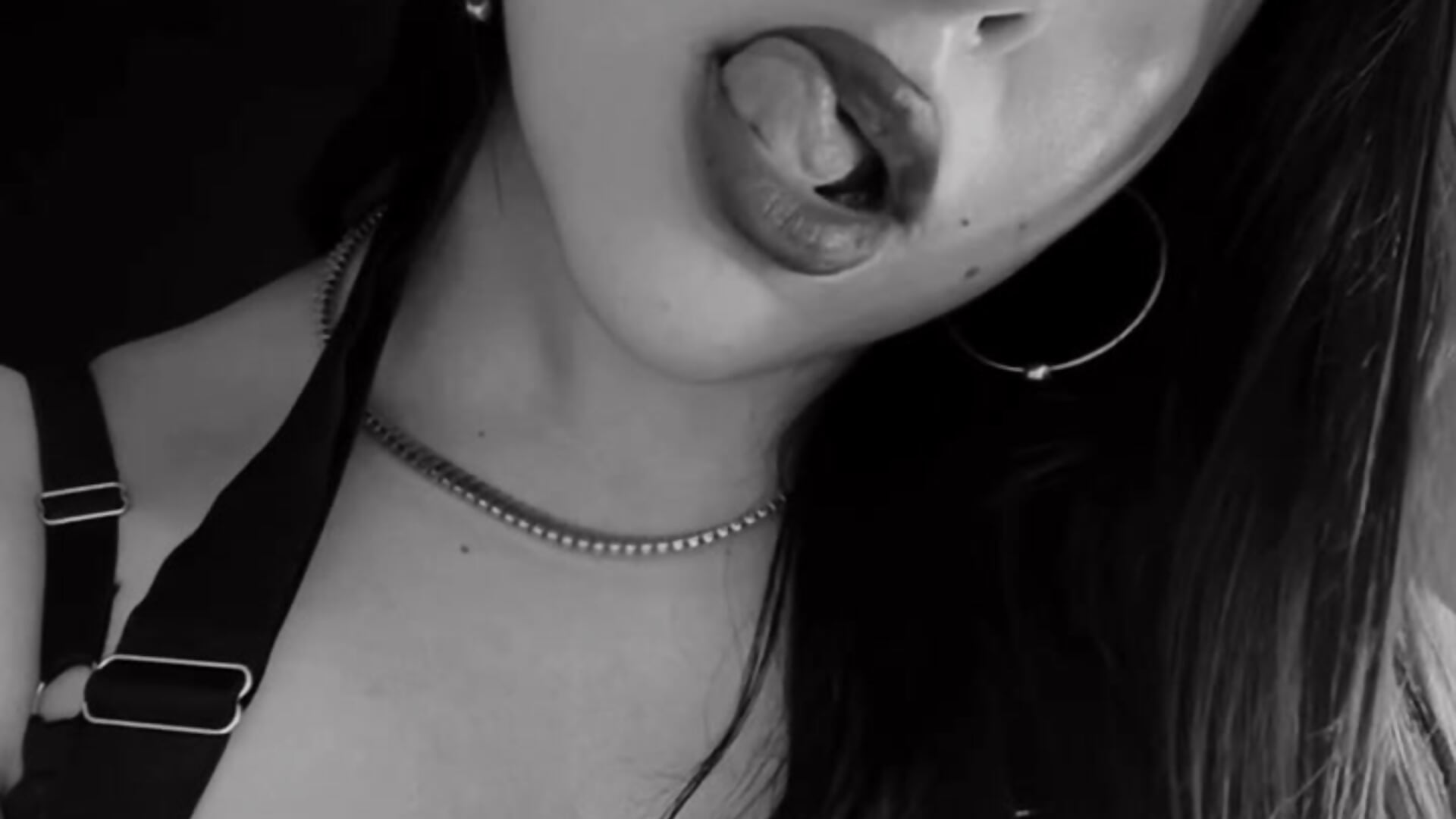 . - vidéo du modèle de showcams Ni_colle