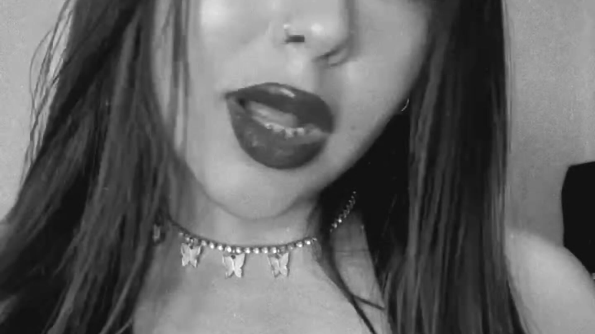 . – video od webkamerové modelky Ni_collee