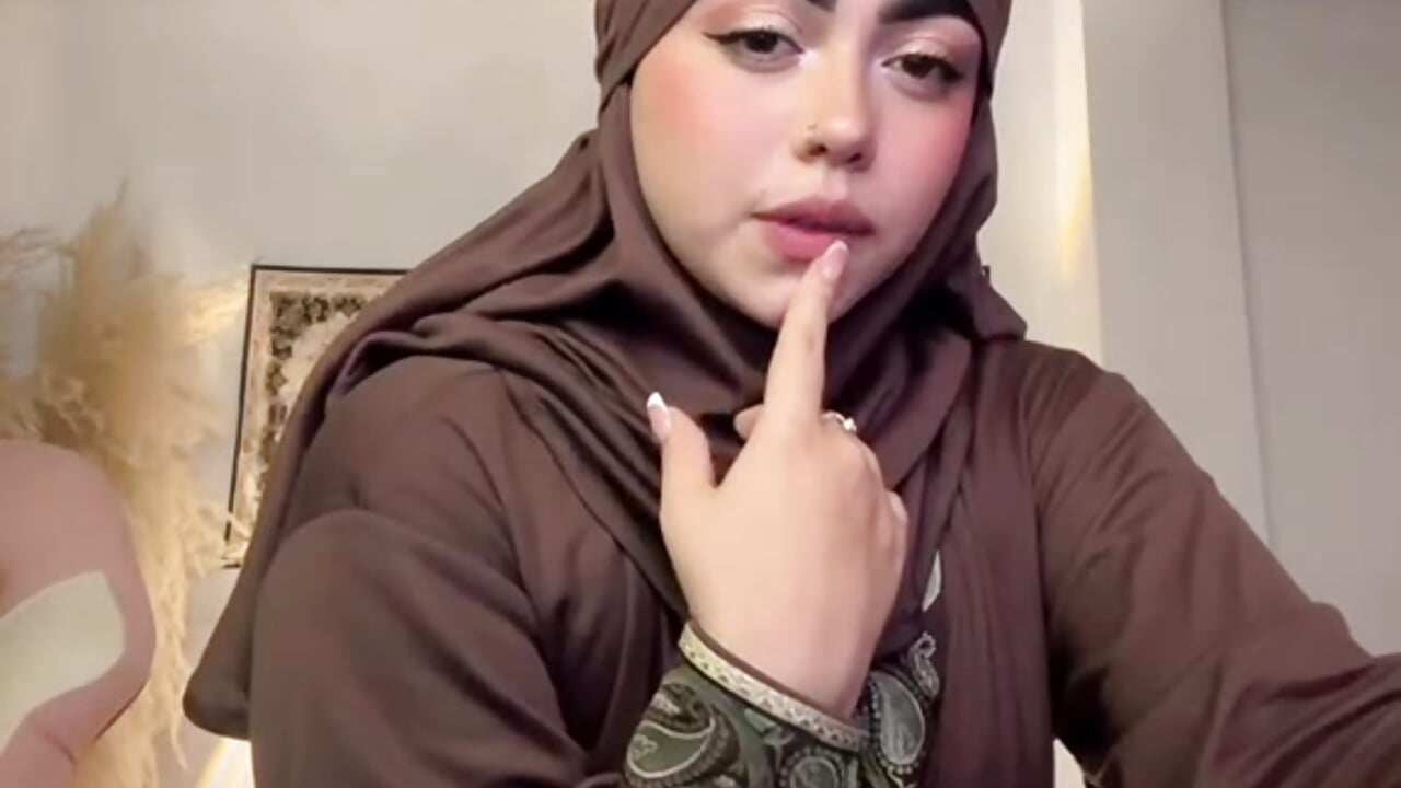 a little flirty 🌸💋🥵 - video by shayla_18 cam model