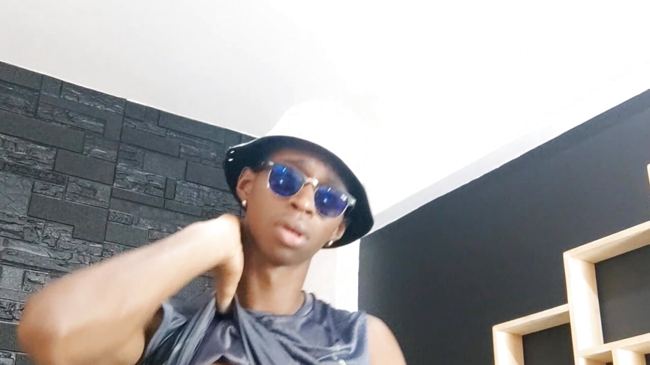 Video. - vidéo du modèle de showcams drake_brwon_23