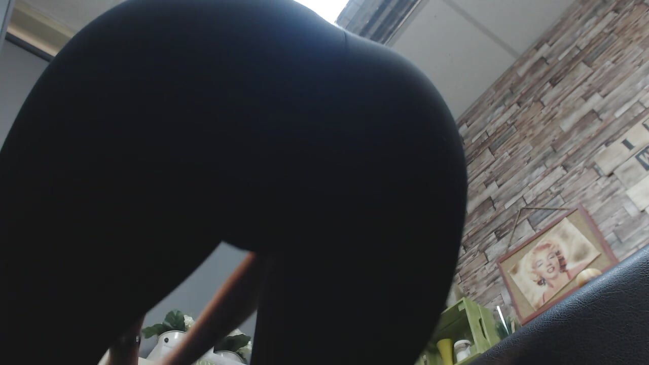 YOGA PANTS - WORSHIP MY ASS! - video by JaqulinneHot cam model