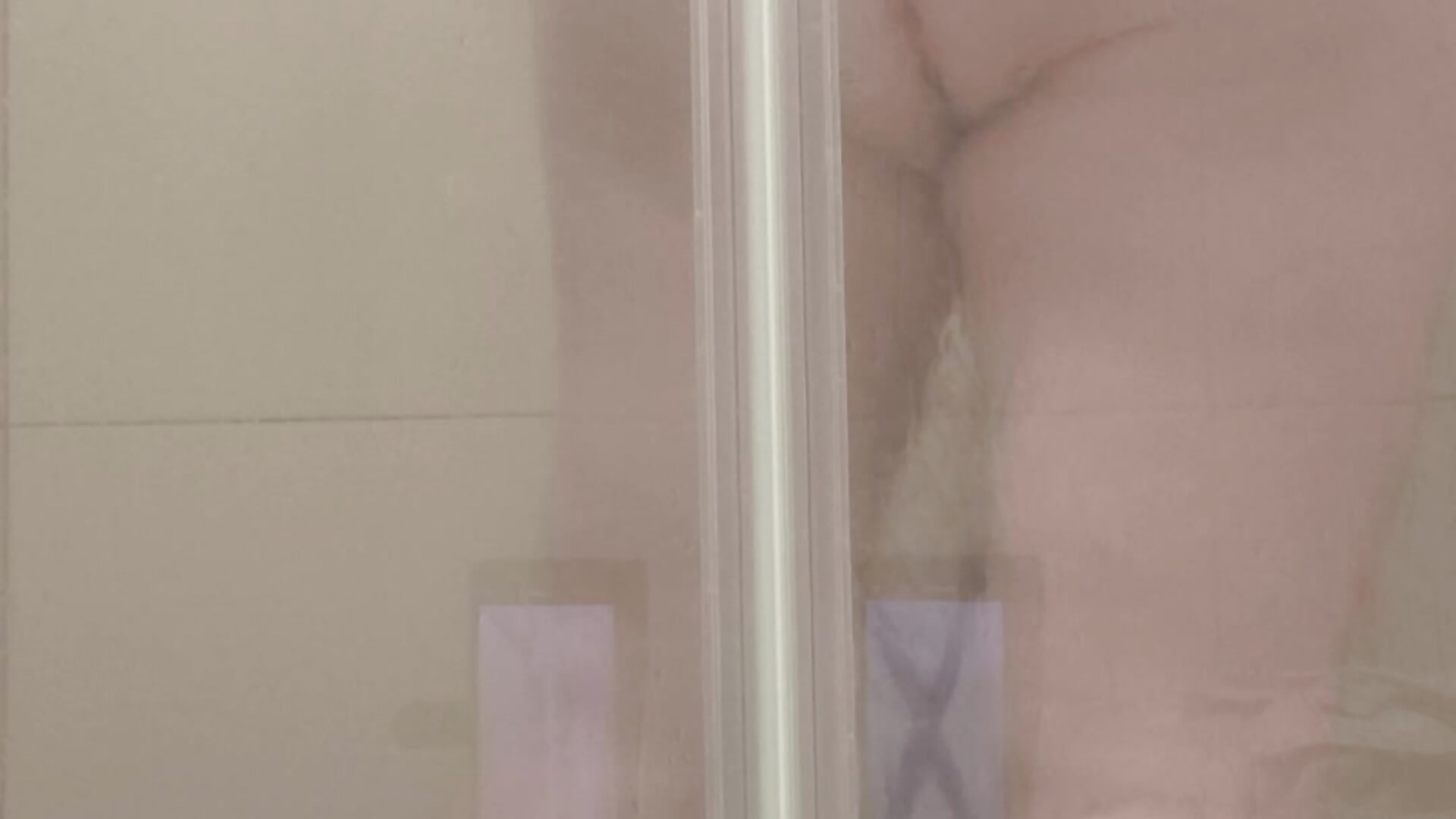 Spy shower 3 - video by tipko123 cam model