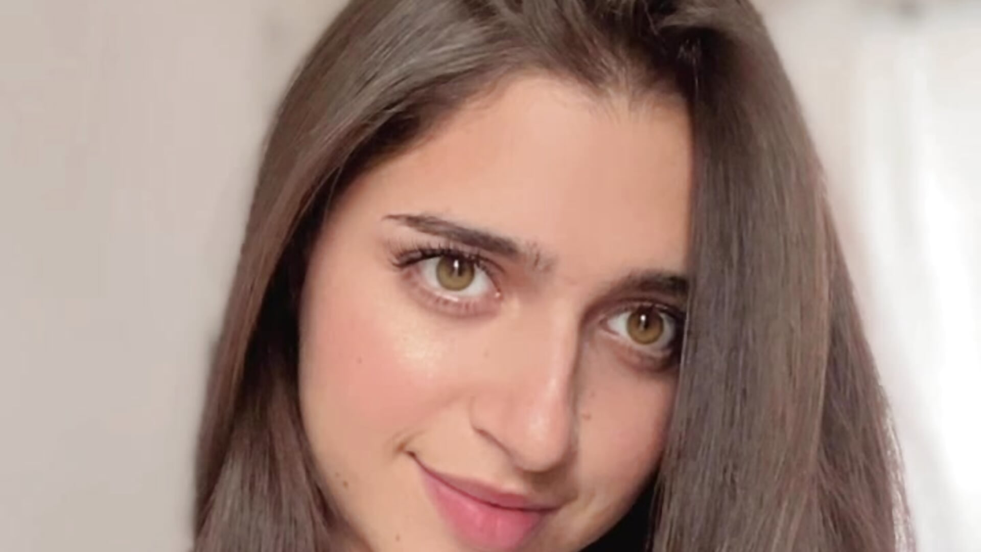 Ojitos👀🥰 - video by Alice777_ cam model