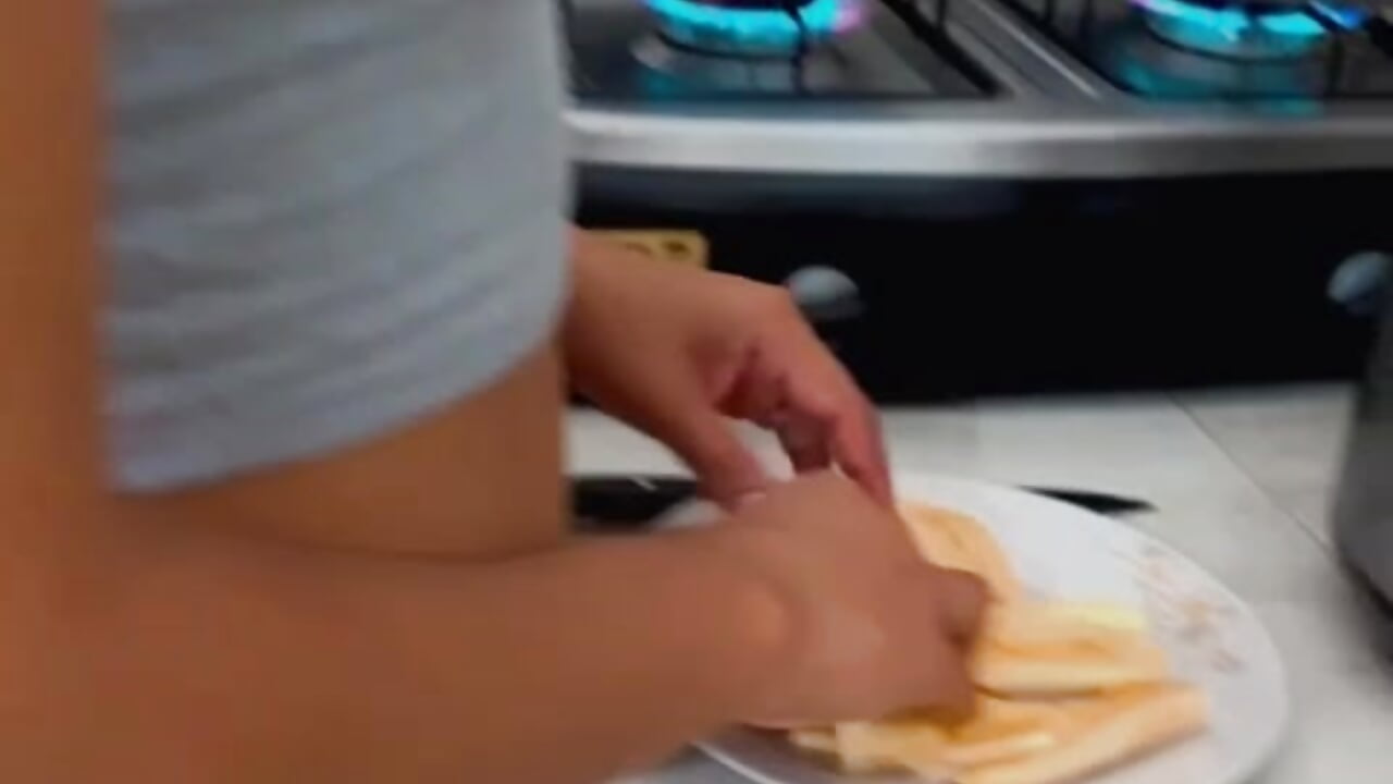 I love cooking - video by Kataleya_17 cam model