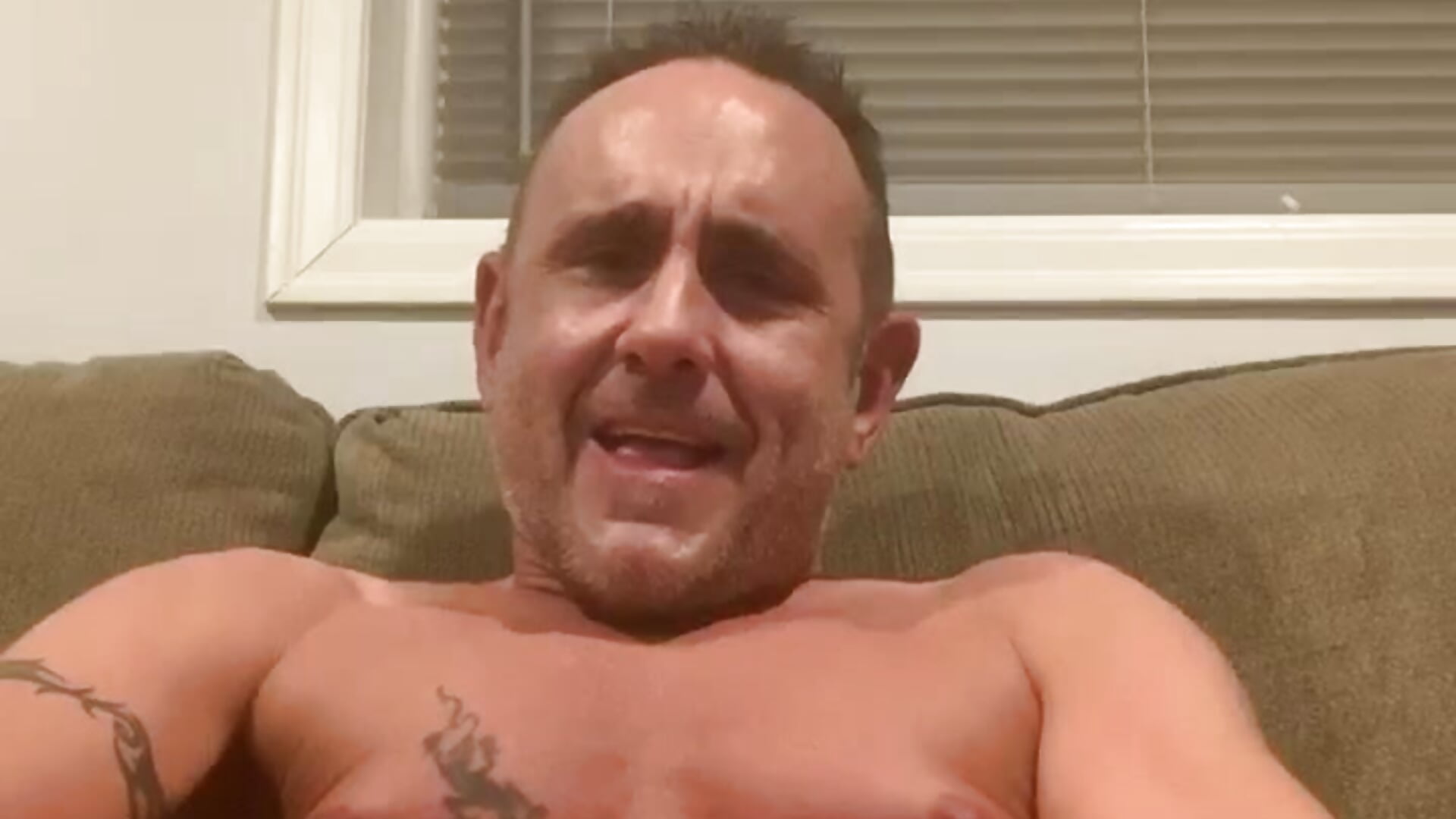 Drink CUM - Video von Trey100379100379 Cam-Model