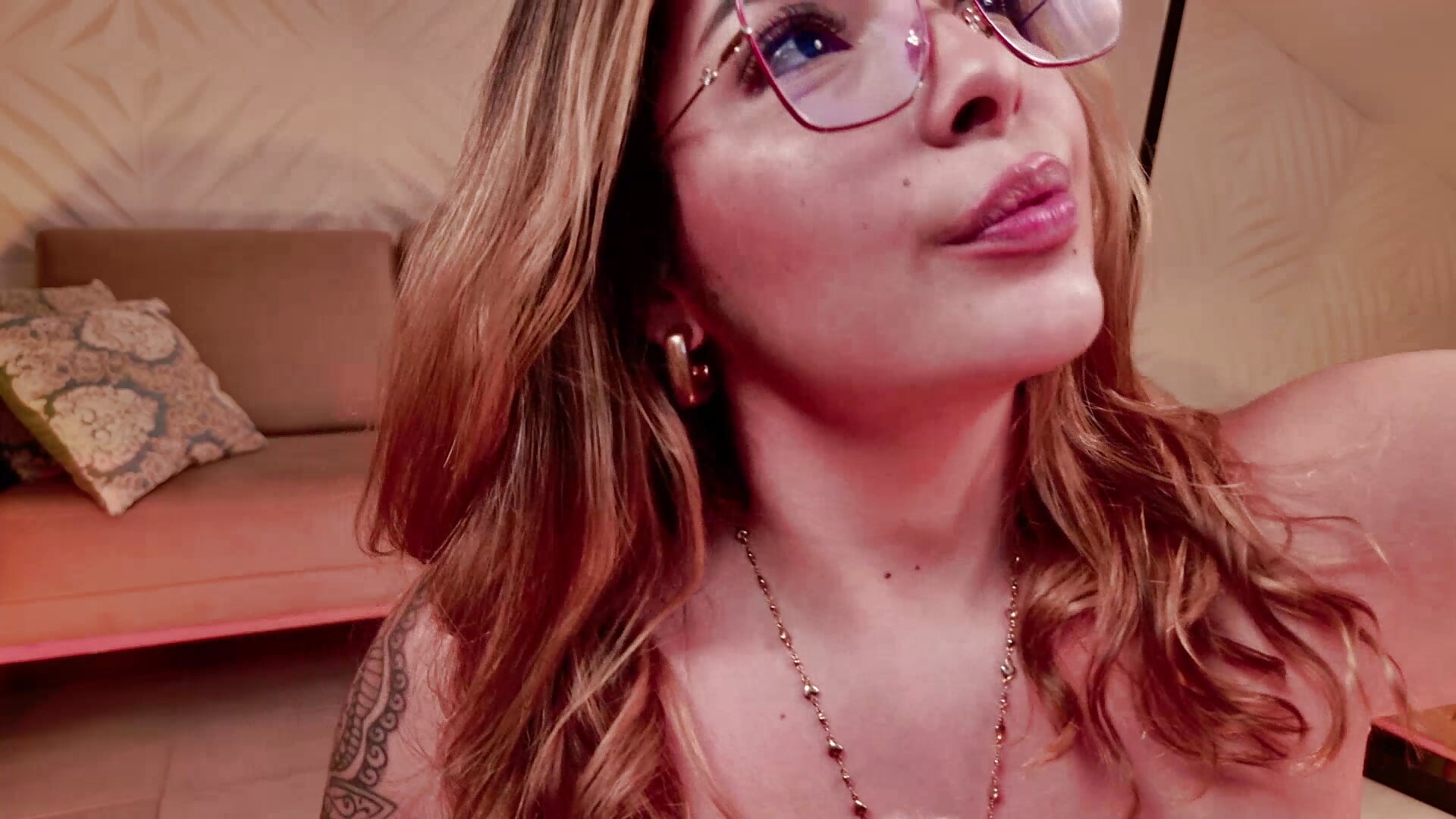 Taste my lips 👄😍 - video by LisaMonroe_ cam model